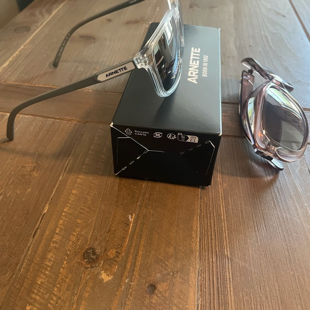 Sunglasses 2 pair - Picture 2 of 13